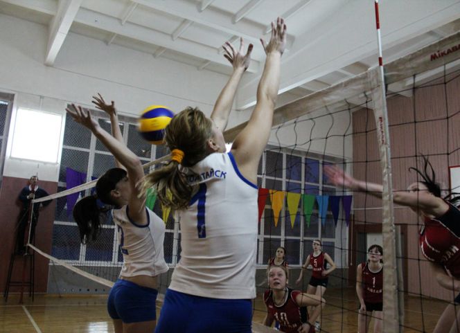 Команда Алтайского государственного университета – чемпион края по волейболу среди женских команд (фото).