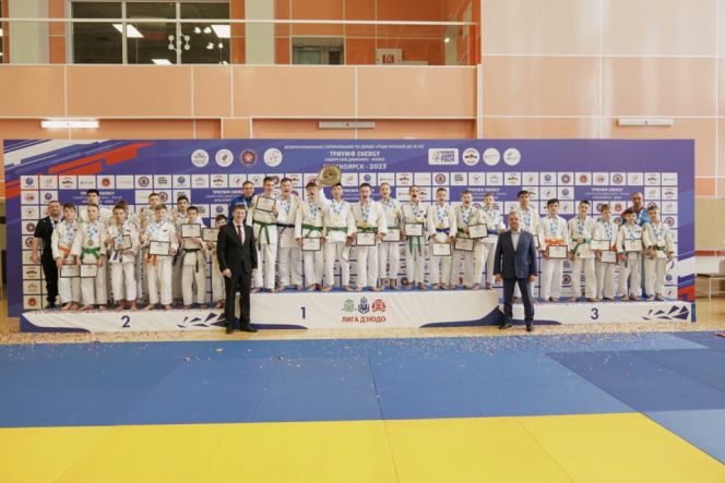 Команда барнаульской СШОР «Спарта» заняла 2-е место в финале сибирского дивизиона лиги «Триумф Energy»