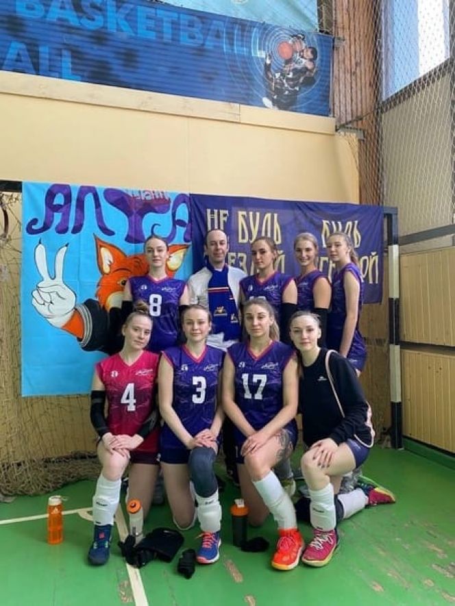 Максим Чикалов, болельщик команды "Алтай-АГАУ" и ведущий её клубной странички в социальной сети, не пропустил в этом сезоне ни одного матча барнаульских волейболисток, где бы они не играли. В Пензе он тоже был вместе с "Алтаем-АГАУ"  