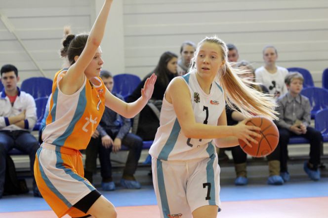 Краевой финал ШБЛ "КЭС-Баскет" выиграла  команда Павловской школы у юношей, Бурлинской - у девушек.