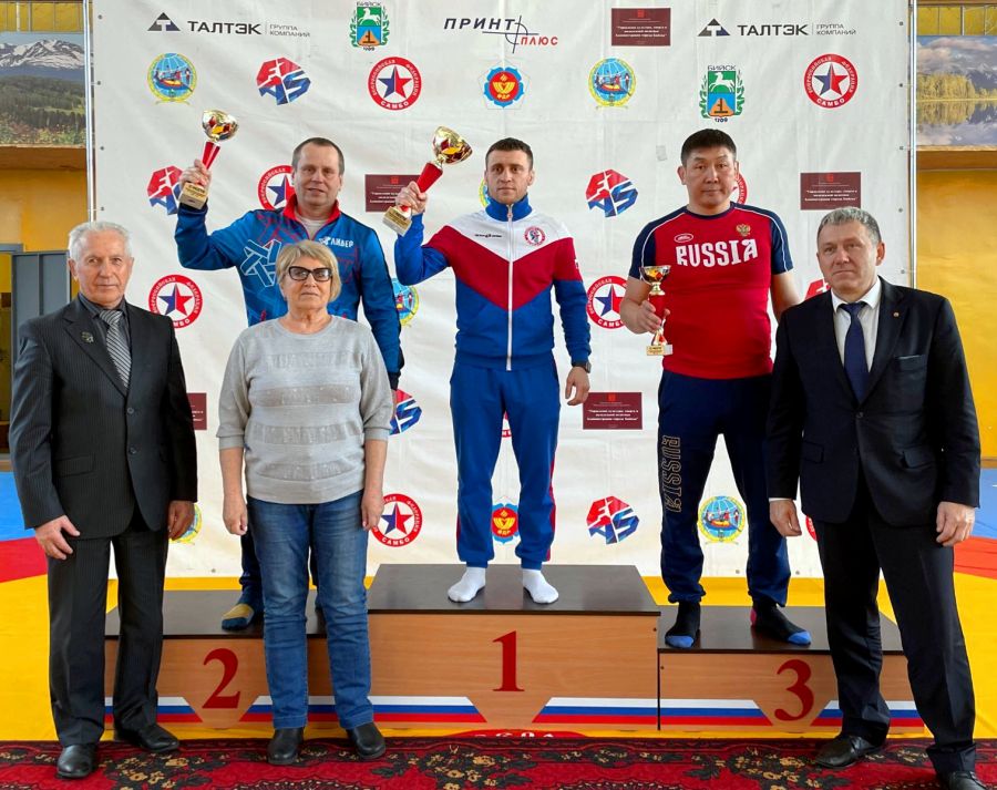 Алтайские самбисты стали вторыми на первенстве Сибири в Бийске (фото)