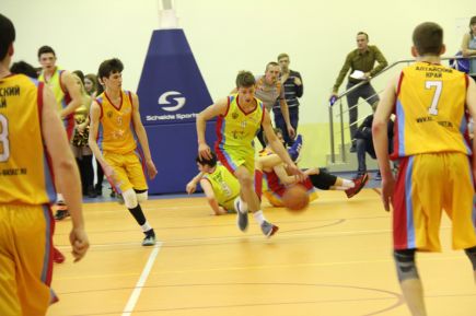 Краевой финал ШБЛ "КЭС-Баскет" выиграла  команда Павловской школы у юношей, Бурлинской - у девушек.