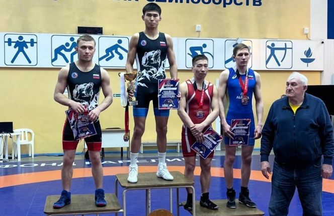 Вышли на проектную мощность.  На молодёжном первенстве Сибири борцы Алтайского края завоевали шесть медалей