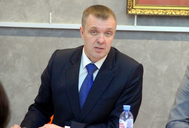 Министр спорта Алтайского края Максим Рябцев провёл рабочую встречу с руководителями организаций, оказывающих услуги гражданам в сфере физической культуры и спорта