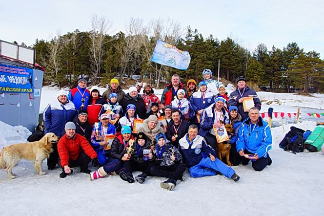 В Барнауле состоялся суточный эстафетный марафонский заплыв в ледяной воде в рамках всероссийской акции "Доплыть до Победы".
