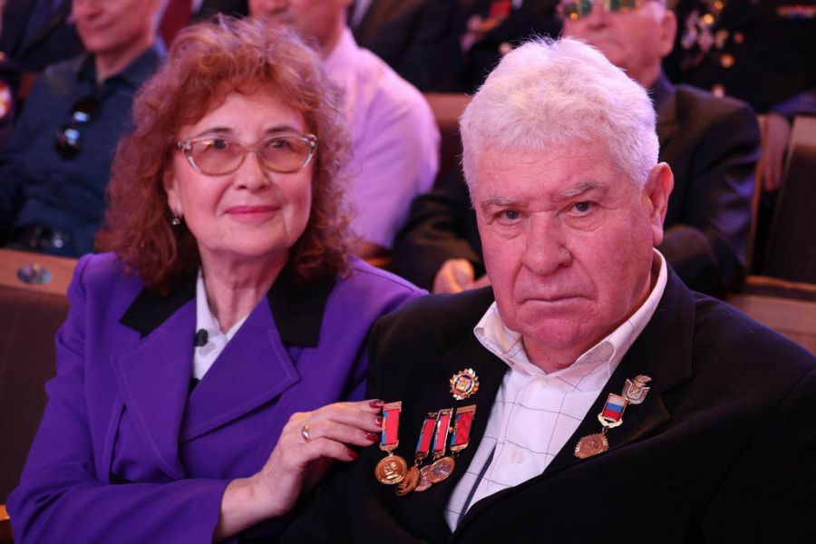 Наталья Михайловна с автором этого материала Валерием Лямкиным на церемонии празднования 100-летия "Динамо". Фото: "Алтайская правда" 