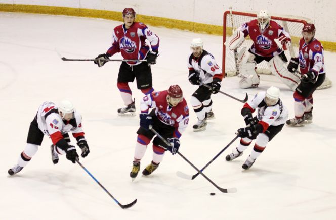 «Алтай» проиграл на своём льду «Тамбову» 0:5 и выбыл из плей-офф.