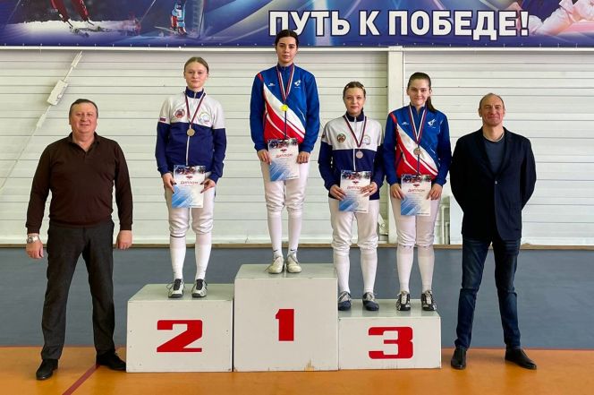 Саблисты определили сильнейших на юниорском первенстве края