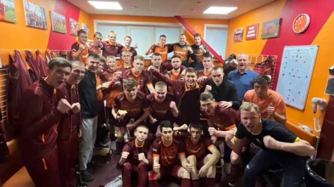 На фото: победная раздевалка "Темпа" 