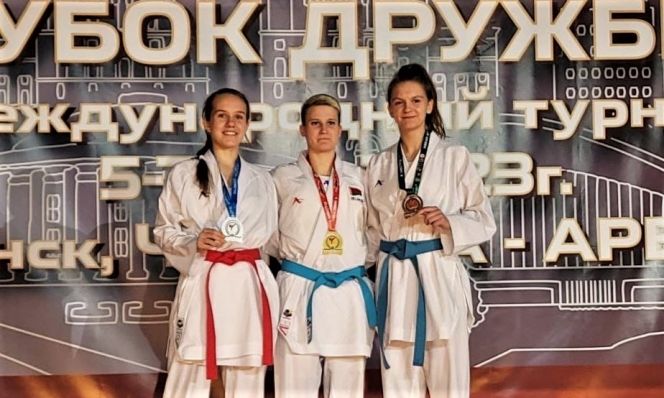 Дарья Бронникова (слева) завоевала две бронзы на турнире «Кубок Дружбы» в Минске
