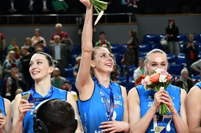 Чемпионка России-2023 Екатерина Пипунырова ( в центре). Фото: ЖВК "Динамо" (Москва)