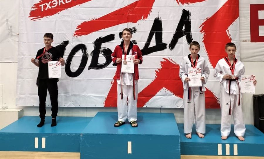 Спортсмены Алтайского края завоевали 21 медаль на межрегиональных соревнованиях по тхэквондо ВТФ «Победа» 