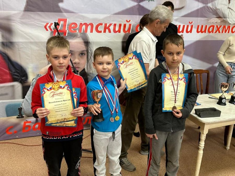 Более 60 детей сыграли в Баево на лично-командных соревнованиях «Юный шахматист»