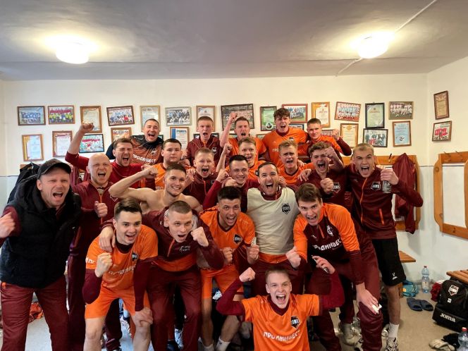Победная раздевалка барнаульского "Темпа" в Междуреченске