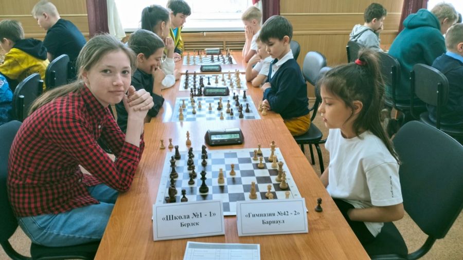 Барнаульская гимназия №42 – серебряный призёр «Мемориала Дмитрия Плавских»