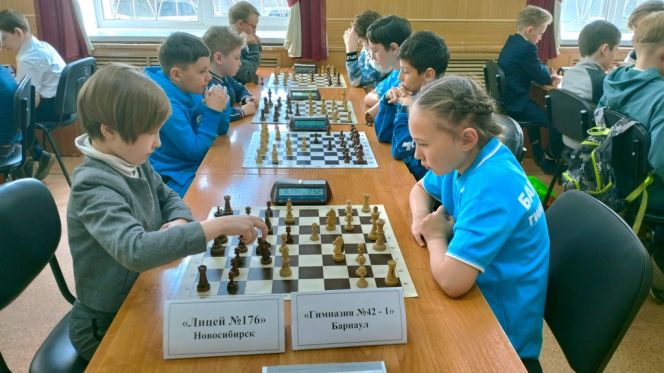 Барнаульская гимназия №42 – серебряный призёр «Мемориала Дмитрия Плавских»