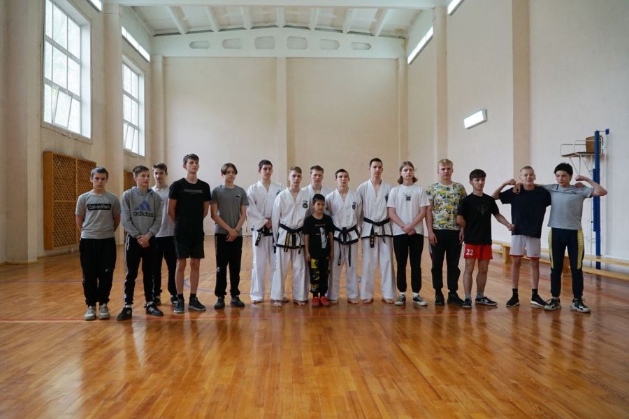 В УФСИН России по Алтайскому краю провели мастер-класс по тхэквондо для подростков 