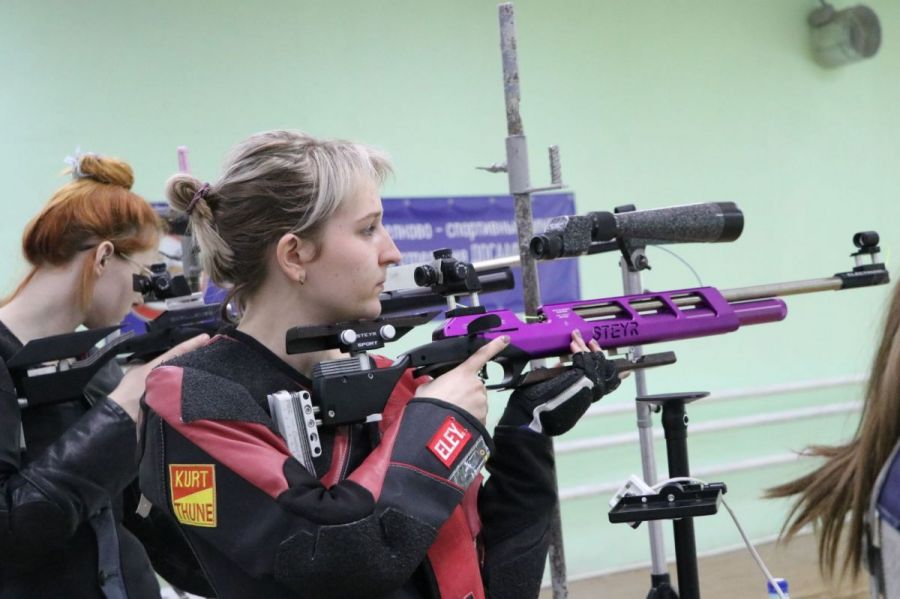 Анастасия Никитина - рекордсменка края среди женщин в стрельбе из пневматической винтовки в упражнении ВП-60. Фото: Виталий Дворянкин/"Алтайский спорт" 