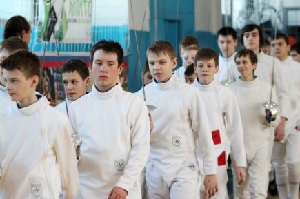 По мушкетёрскому девизу