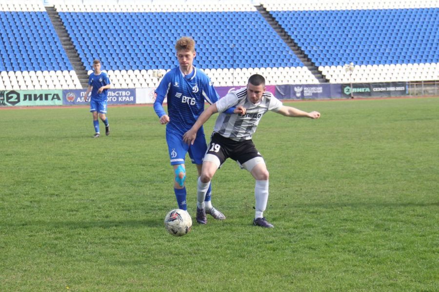Фрагмент матча "Динамо-Барнаул-М" - "Торпедо" Рубцовск. Фото: пресс-служба ФК "Динамо-Барнаул"