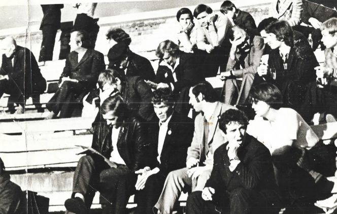  Середина 70-х годов. Барнаул, стадион «Динамо». В центре – Виктор Горлов, слева – Олег Иванов. Фото из личного архива автора.