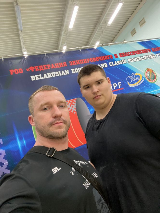 Михаил Аверин из Новоалтайска выиграл открытое первенство Белоруссии по классическому пауэрлифтингу среди юношей 