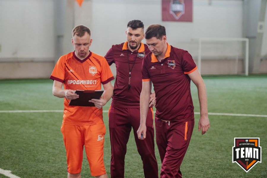 Иван Старков, Антон Авдеев и Антон Киселёв. Фото: ФК "Темп"