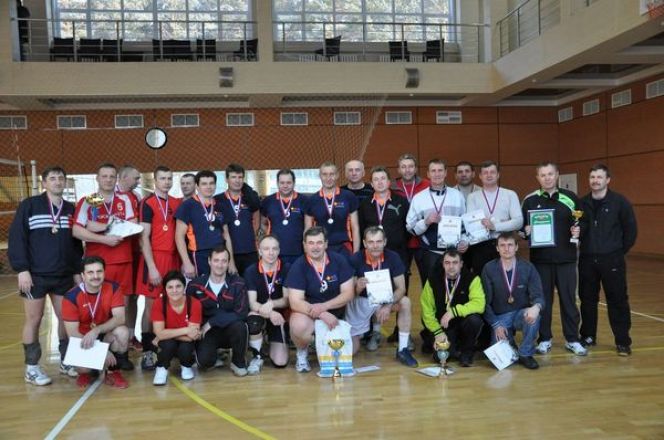 В Белокурихе состоялся розыгрыш Кубка края по волейболу среди ветеранов.