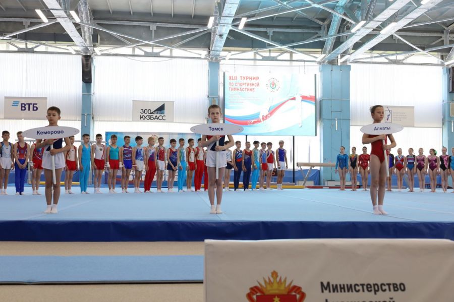 Гимнасты Алтайского края - победители и призеры межрегиональных соревнований на призы Алексея Тихоньких в Ленинске-Кузнецком