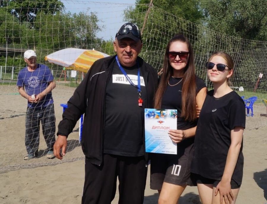 В борьбу за путёвки на финал XLIII летней олимпиады в Родино вступили футболисты и волейболисты-пляжники