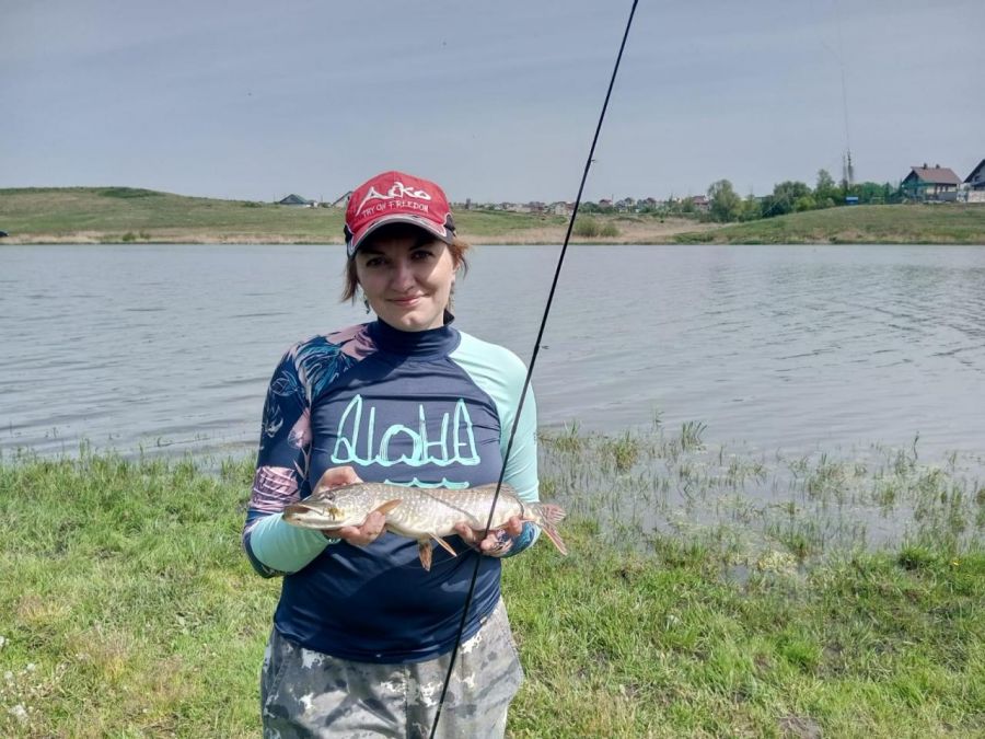 Рыбацкое счастье Дарьи Гребёнкиной. Фото: Алтайский рыболовный клуб