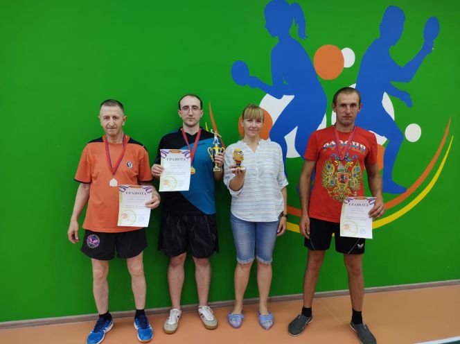 Летом на "шипах"? В Барнауле прошёл необычный турнир  