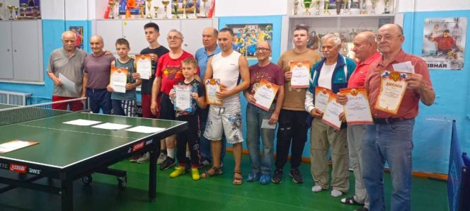 В Барнауле провели турнир по шахпонгу