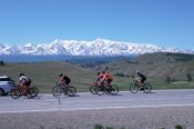 Мы будем долго гнать велосипед.  Группа сильнейших конькобежцев края тренируется в горах Алтая 