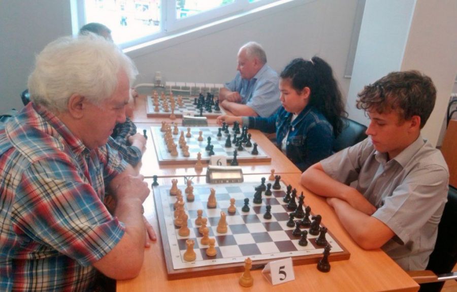 Дмитрий Слизунков и Михаил Петров – триумфаторы пятого этапа Кубка Алтайского края по блицу и рапиду