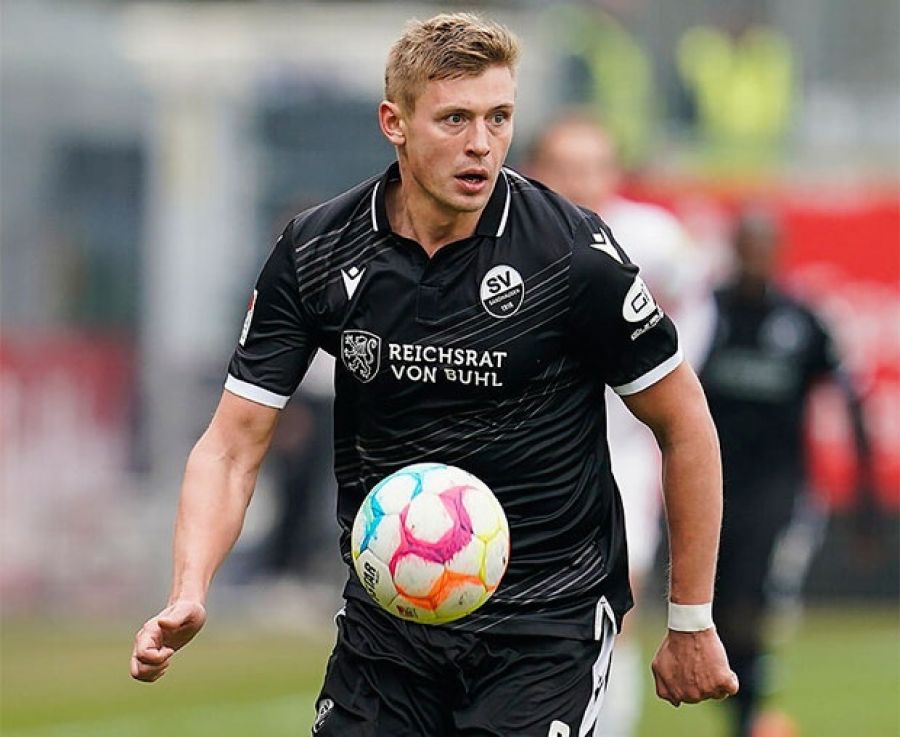 Капитан - в "Балтику". Лидер немецкого клуба "Зандхаузен" Александр Жиров возвращается в РПЛ