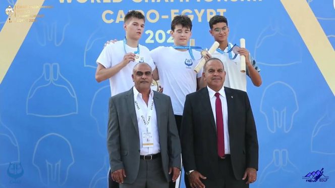 Бийчанин Леонтий Кузнецов (слева) завоевал серебро юниорского первенства мира в Египте
