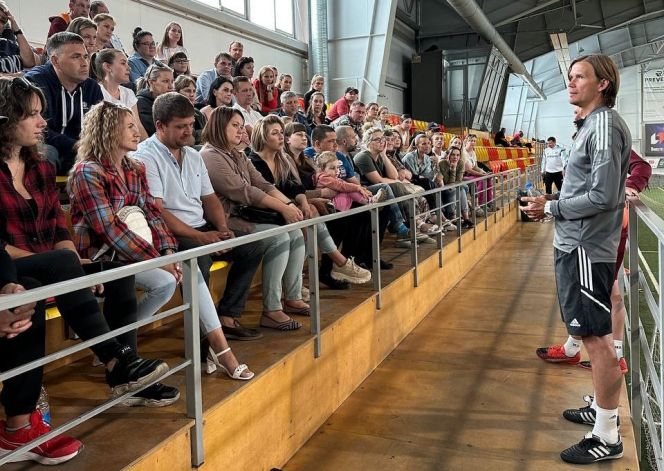 "Дети не должны приходить к вам как на работу". В Барнауле состоялся семинар детского тренера Александра Кудинова из футбольной Академии "Локомотива"