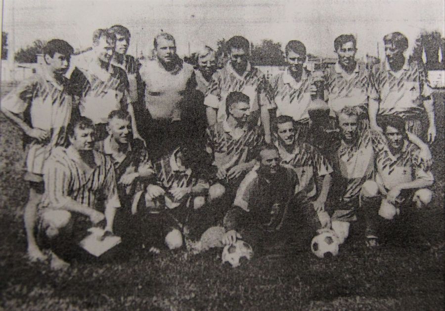 XVII олимпиада сельских спортсменов Алтая. Чемпионы олимпиады - футболисты Михайловского района. Фото: А. Шашков/ "На спортивных аренах Алтая"