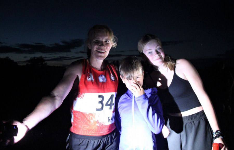 Участники фестиваля заслуженный мастер спорта России Галина Виноградова и её дети. Фото: Виталий Дворянкин/ "Алтайский спорт"