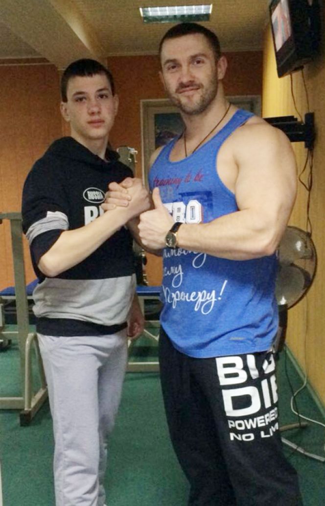 Барнаульский школьник Владимир Фролов, написав письмо Президенту РФ, получил полугодовой бесплатный абонемент на посещение тренажёрного зала.