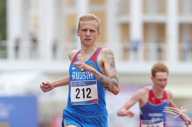 Финиширует Савелий Савлуков. Фото: ВФЛА