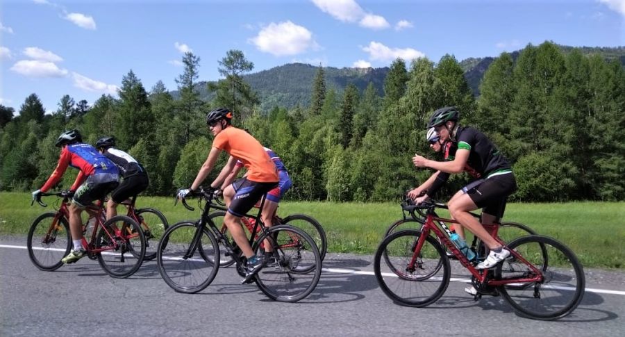 Конькобежцы спортшколы "Клевченя" на сборах на Семинском перевале. Фото: СШОР "Клевченя"