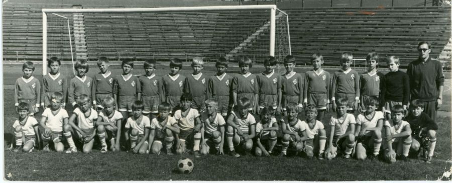 Владимир Маркин со своей группой динамовцев (Панченко стоит крайний слева)