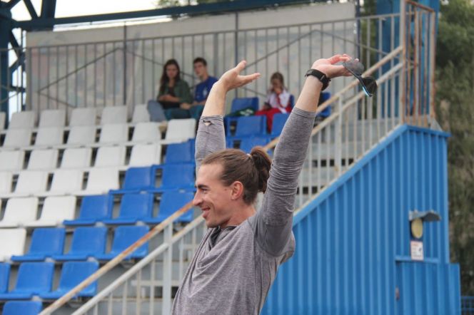 Сергей Шубенков на барнаульском стадионе "Лабиринт".  Фото: Виталий Дворянкин/ "Алтайский спорт"  