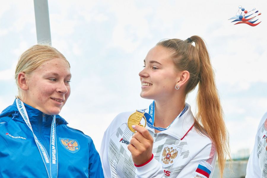 Соперничество Саши Власовой и Даши Шляпниковой обещает быть очень интересным не один сезон. Фото: Федерация гребли на байдарках и каноэ России