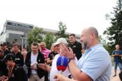 В Барнауле на площади Советов встретили юных хоккеистов клуба «Скифы», возвратившихся с международного турнира из Китая (фото)