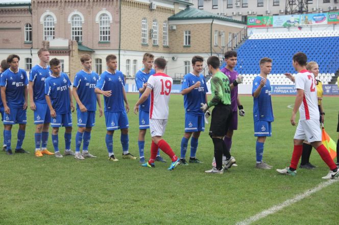 Начало матча "Динамо-М" - "Полимер". Фото: Алексей Панкстьянов