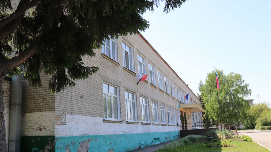 Барнаульская школе №76, известная сильными спортивными традициями. Фото: Виталий Дворянкин/"Алтайский спорт"