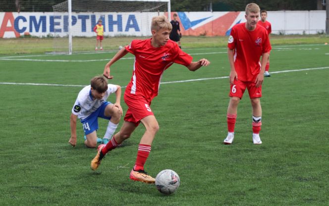 Фрагменты матча ЮФЛ «Алтай-2008» — «Новосибирск-2008». Фото: "Алтайский спорт"